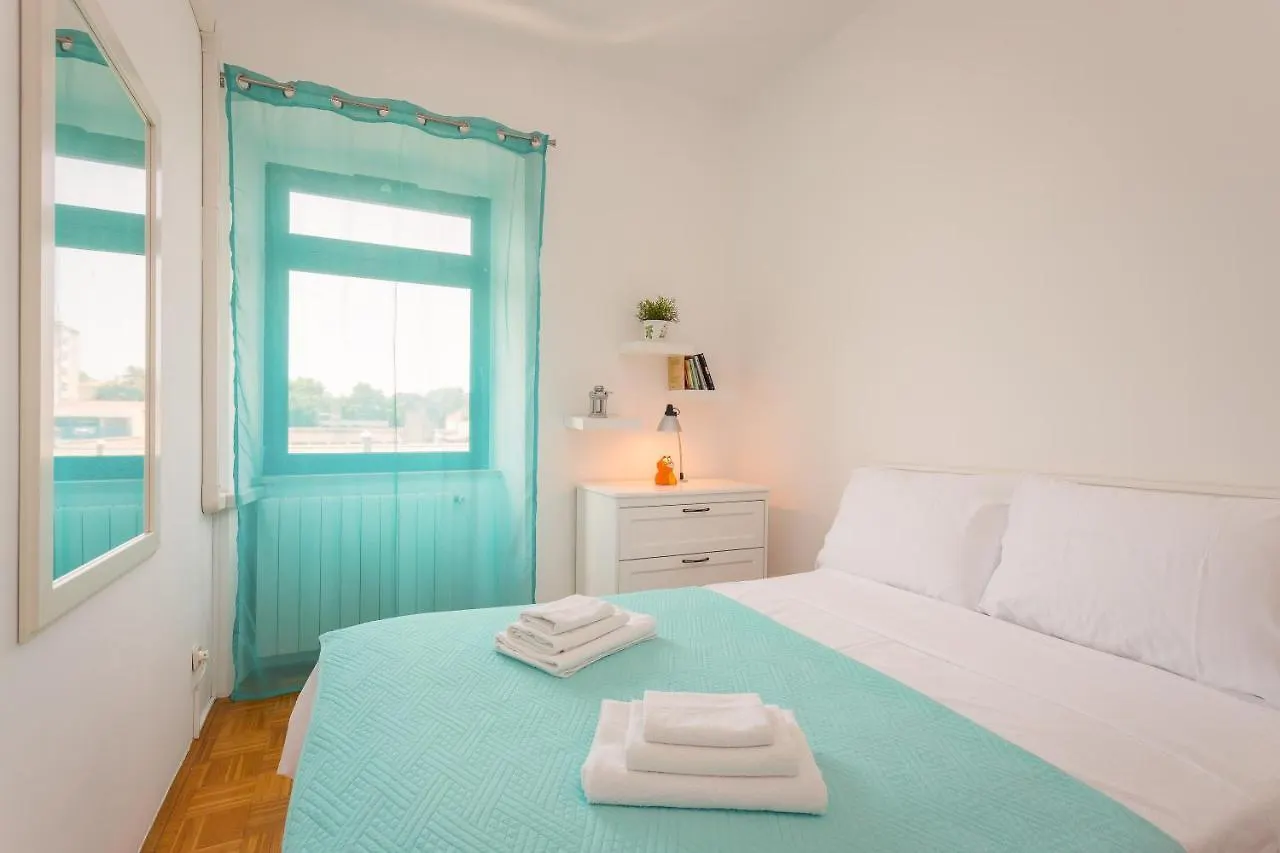 Mimi Apartment Pula 0*,
