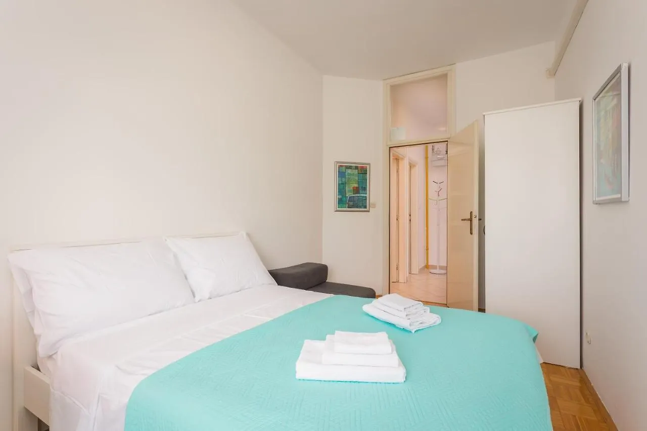 Mimi Apartment Pula 0*,  Croatia